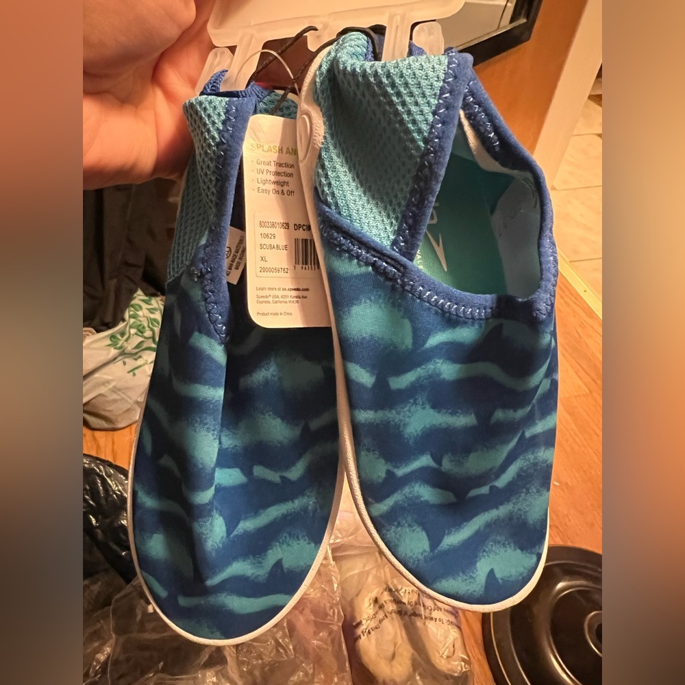 brand nwt speedo for XL (11-12) hybrid water shoes
